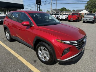 Used 2023 Hyundai Tucson SE image 1