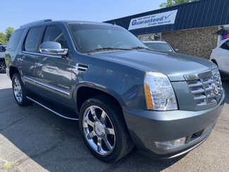 Used 2010 Cadillac Escalade Luxury image 1