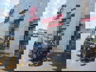 Used 2017 Toyota RAV4 Limited image 1