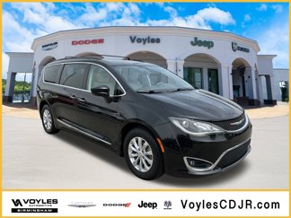 Used 2017 Chrysler Pacifica Touring-L image 1