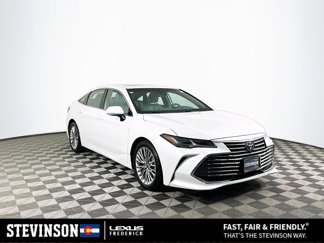 Used 2019 Toyota Avalon Limited image 1