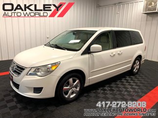 Used 2010 Volkswagen Routan SE image 1