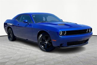 Used 2021 Dodge Challenger SXT image 1