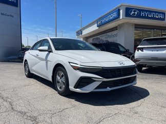 Certified 2024 Hyundai Elantra SE image 1