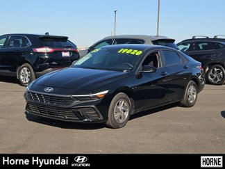 Certified 2025 Hyundai Elantra SE image 1