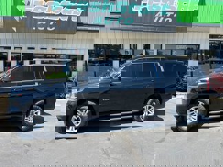 Used 2017 Chevrolet Suburban LT image 1