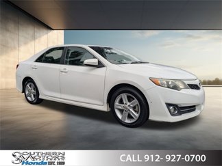 Used 2014 Toyota Camry SE image 1