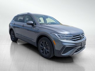 Used 2024 Volkswagen Tiguan SE image 1