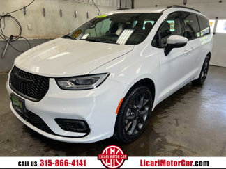 Used 2023 Chrysler Pacifica Touring-L w/ S Appearance Package image 1