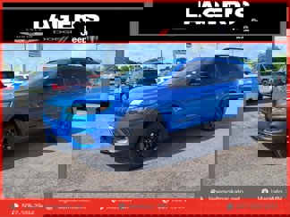 Used 2023 Jeep Cherokee Altitude Lux image 1