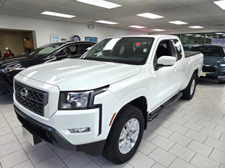 Used 2022 Nissan Frontier SV image 1