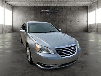 Used 2013 Chrysler 200 Limited image 1