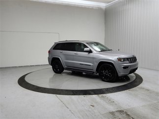 Used 2019 Jeep Grand Cherokee Altitude image 1