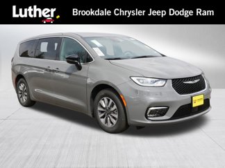 New 2025 Chrysler Pacifica Select image 1