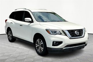 Used 2017 Nissan Pathfinder SV image 1