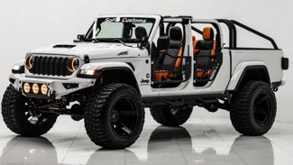Used 2025 Jeep Gladiator Sport image 1