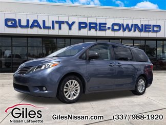 Used 2015 Toyota Sienna XLE image 1