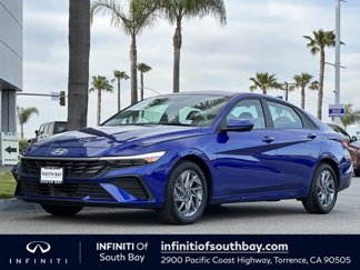 Used 2024 Hyundai Elantra Blue image 1