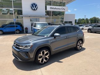 Used 2022 Volkswagen Taos SEL image 1