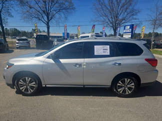 Used 2018 Nissan Pathfinder SV image 1