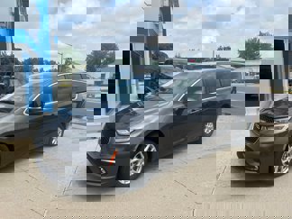 Used 2023 Chrysler Pacifica Touring-L image 1