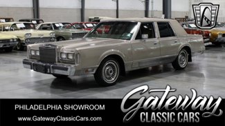 Used 1988 Lincoln Town Car Signature image 1