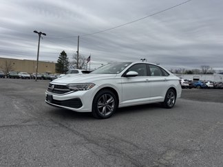 Certified 2022 Volkswagen Jetta SE w/ Panoramic Sunroof Package image 1