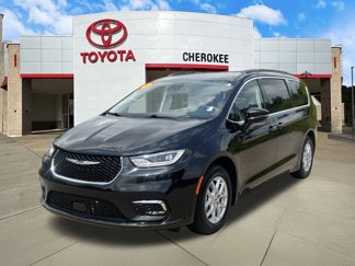 Used 2022 Chrysler Pacifica Touring-L image 1