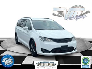 Used 2018 Chrysler Pacifica Touring-L w/ Advanced Safetytec Group image 1