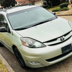 Used 2009 Toyota Sienna CE image 1