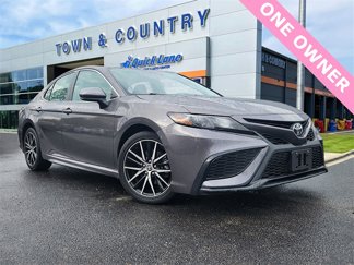 Used 2021 Toyota Camry SE image 1