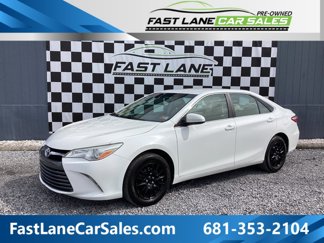 Used 2017 Toyota Camry LE image 1