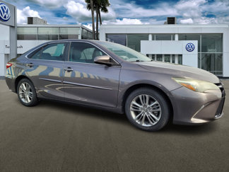 Used 2015 Toyota Camry SE image 1