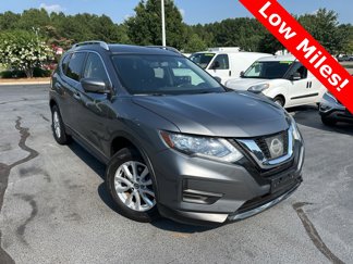 Used 2017 Nissan Rogue SV image 1