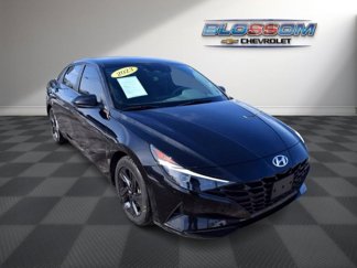 Used 2023 Hyundai Elantra SEL image 1