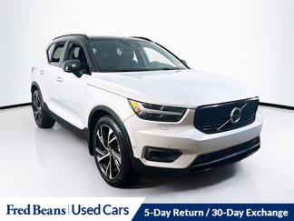 Used 2022 Volvo XC40 T5 R-Design w/ Advanced Package image 1
