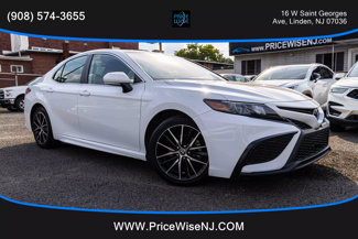 Used 2022 Toyota Camry SE image 1