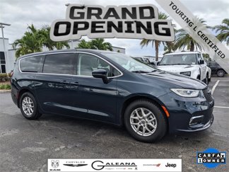 Certified 2023 Chrysler Pacifica Touring-L image 1