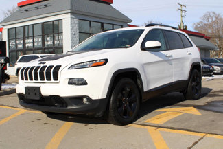 Used 2018 Jeep Cherokee Latitude w/ Altitude Package image 1
