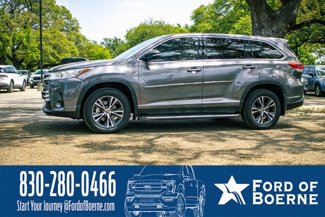 Used 2019 Toyota Highlander LE image 1