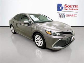 Used 2022 Toyota Camry LE image 1