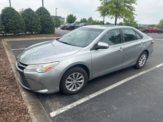 Used 2017 Toyota Camry LE image 1