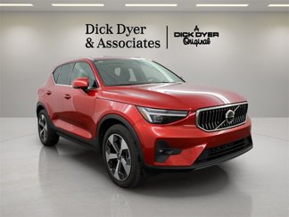 Used 2024 Volvo XC40 B5 Plus image 1