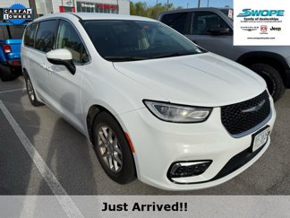 Used 2023 Chrysler Pacifica Touring-L image 1