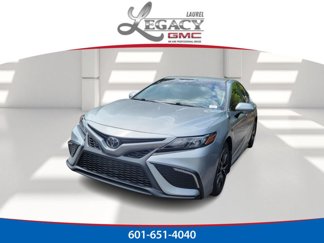 Used 2022 Toyota Camry SE image 1