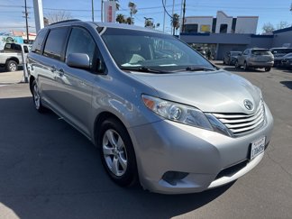 Used 2015 Toyota Sienna LE image 1