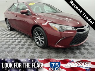 Used 2015 Toyota Camry XSE image 1