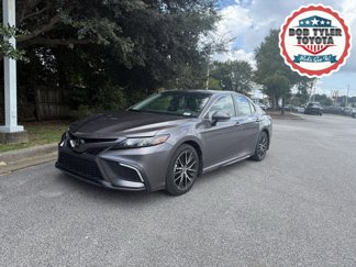 Used 2022 Toyota Camry SE image 1