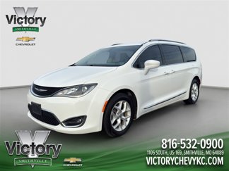 Used 2018 Chrysler Pacifica Touring-L w/ Tire & Wheel Group image 1