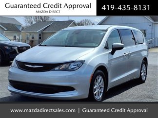 Used 2023 Chrysler Voyager LX image 1